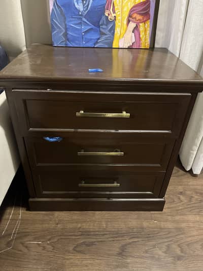 2 Brown polished sidetables