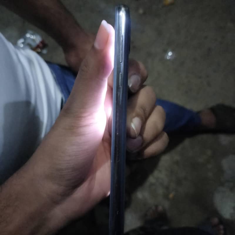 Sharp Aquos R2 0