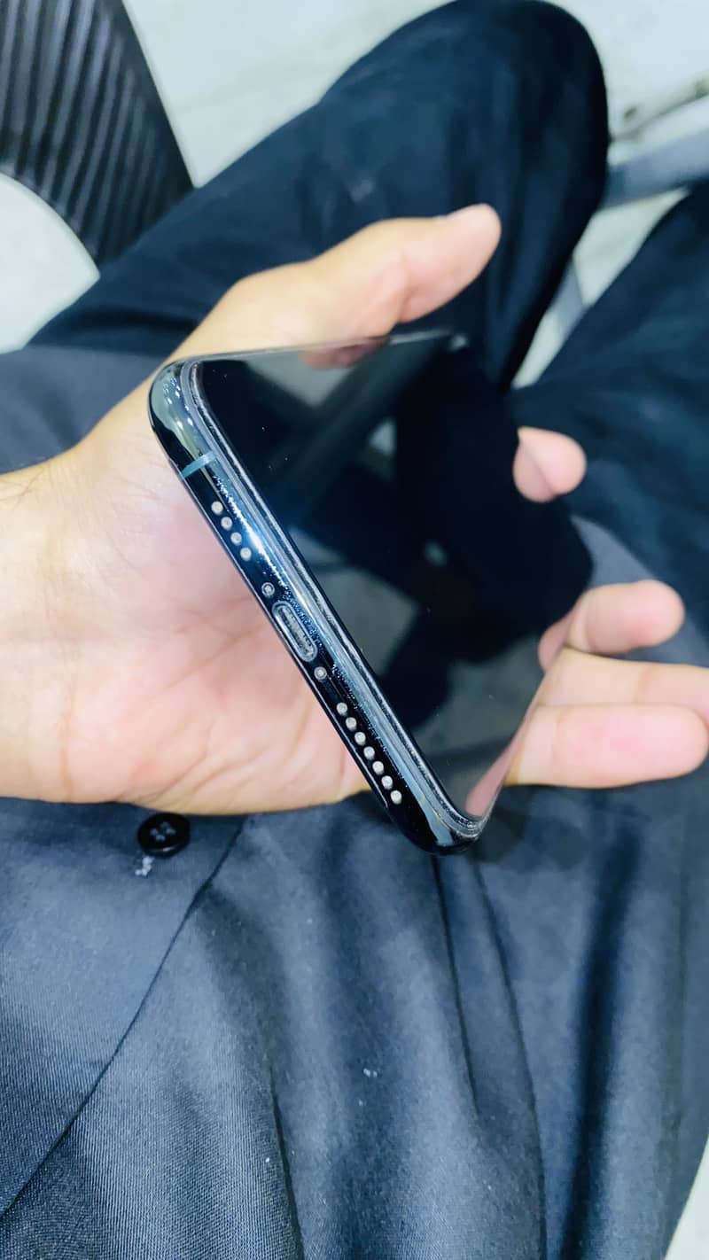 Apple iPhone 11 Pro Max 4