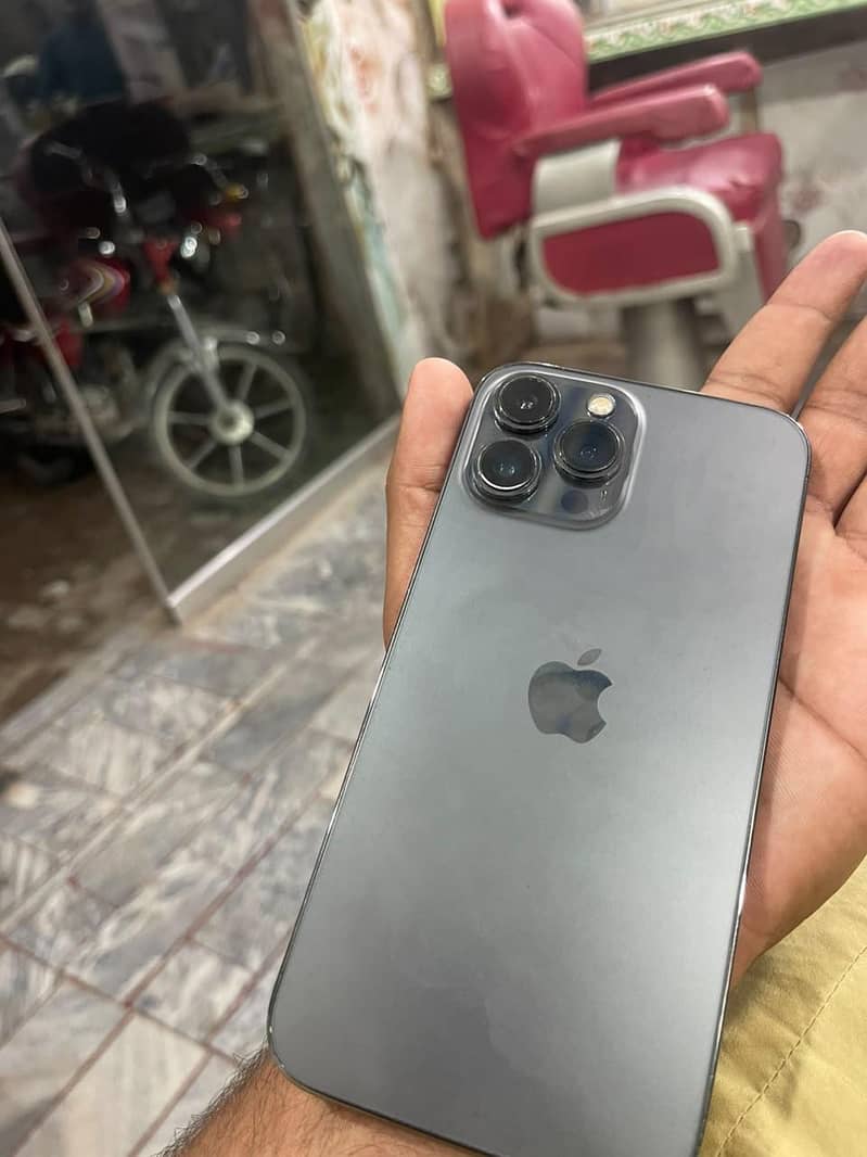 Apple iPhone 13 Pro Max 4