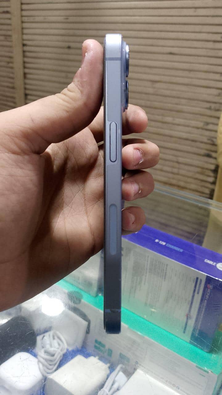 Apple iPhone 14 4