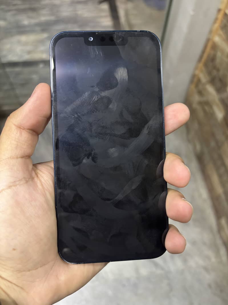 Apple iPhone 13 1