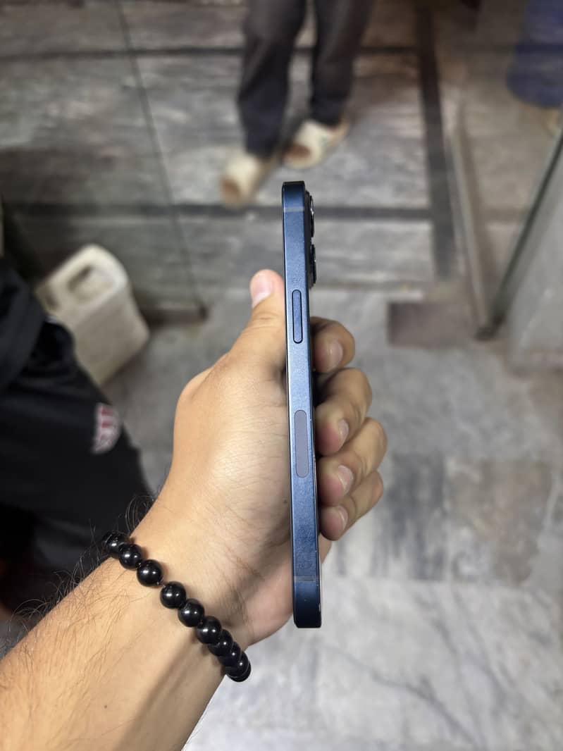 Apple iPhone 13 2