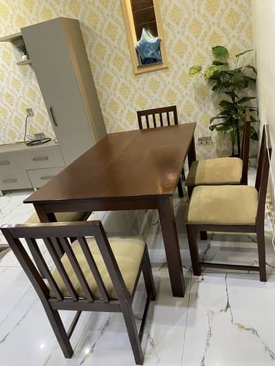 dinning table with chairs