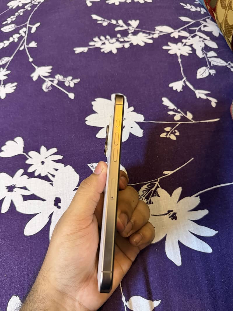 Iphone 16 pro max 1