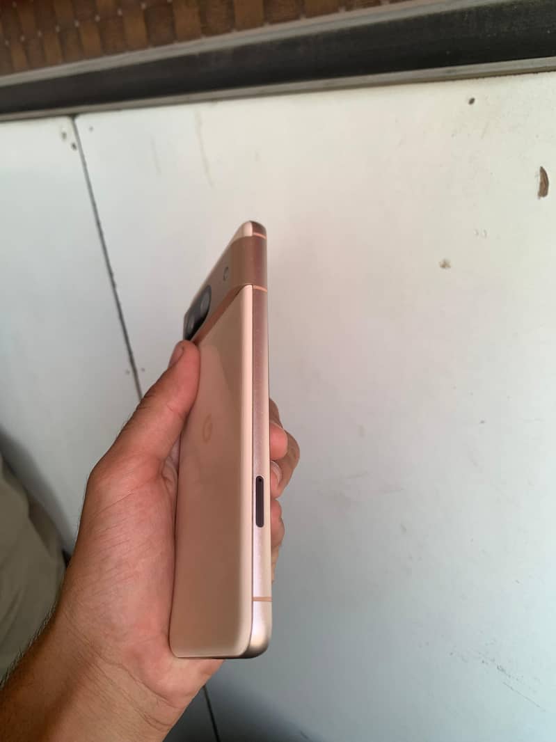 Google Pixel 8 4
