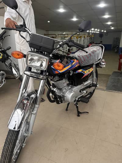 Am selling brand new Honda 125 Bike which is in Excellent condition