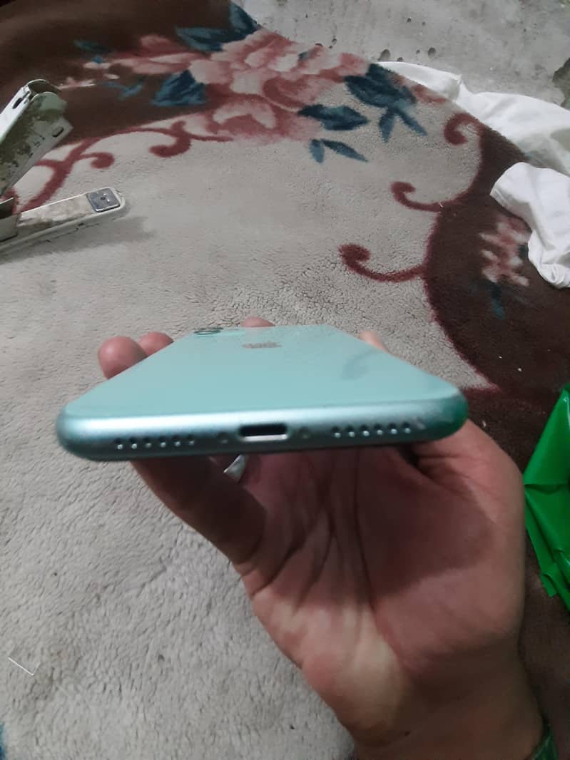 Apple iPhone 11 3