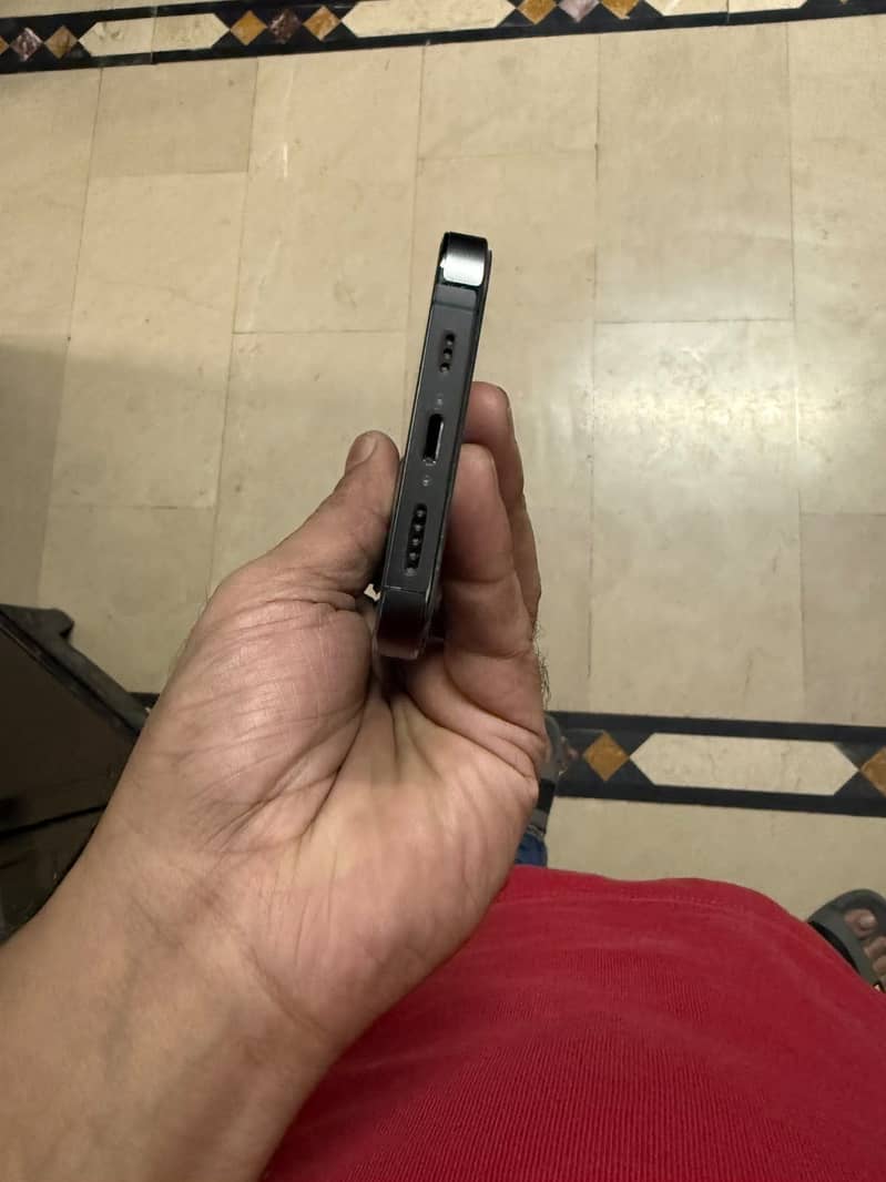 Apple iPhone 13 Pro 2