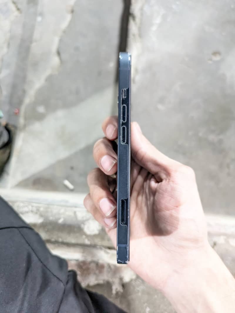 Apple iPhone 13 2
