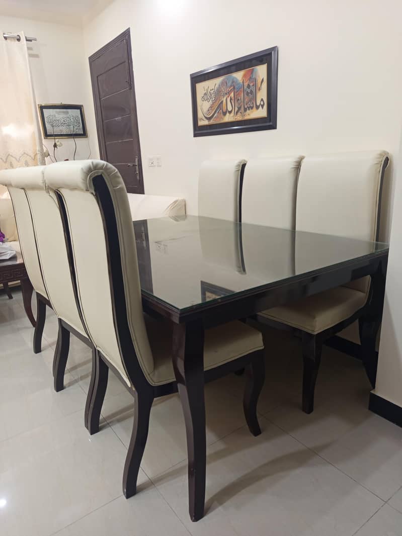 Dinning table 0