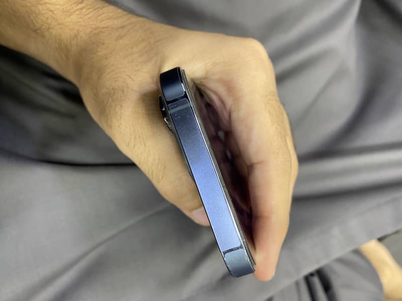 Apple iPhone 13 Pro 2