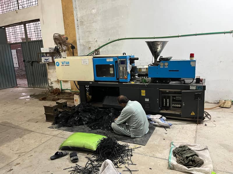 Injection Molding Machine 6