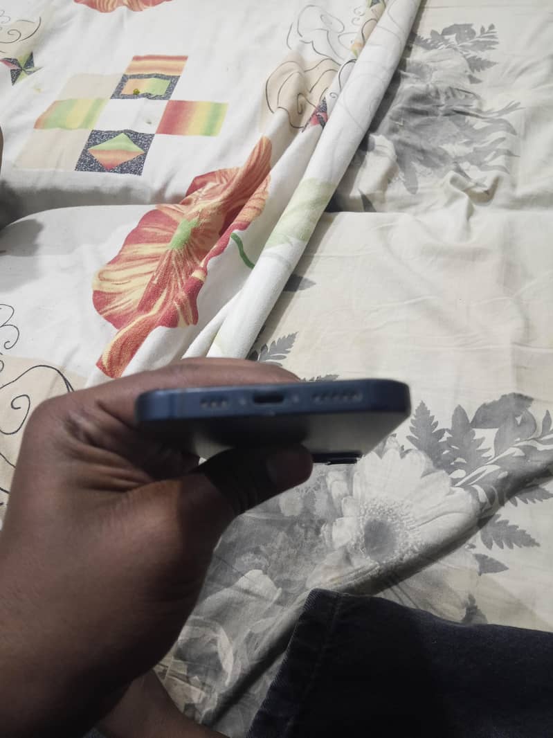 Apple iPhone 14 4