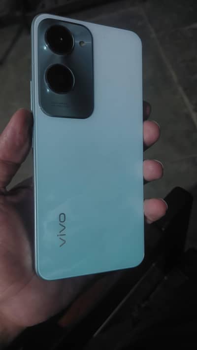 Vivo Y18 with box