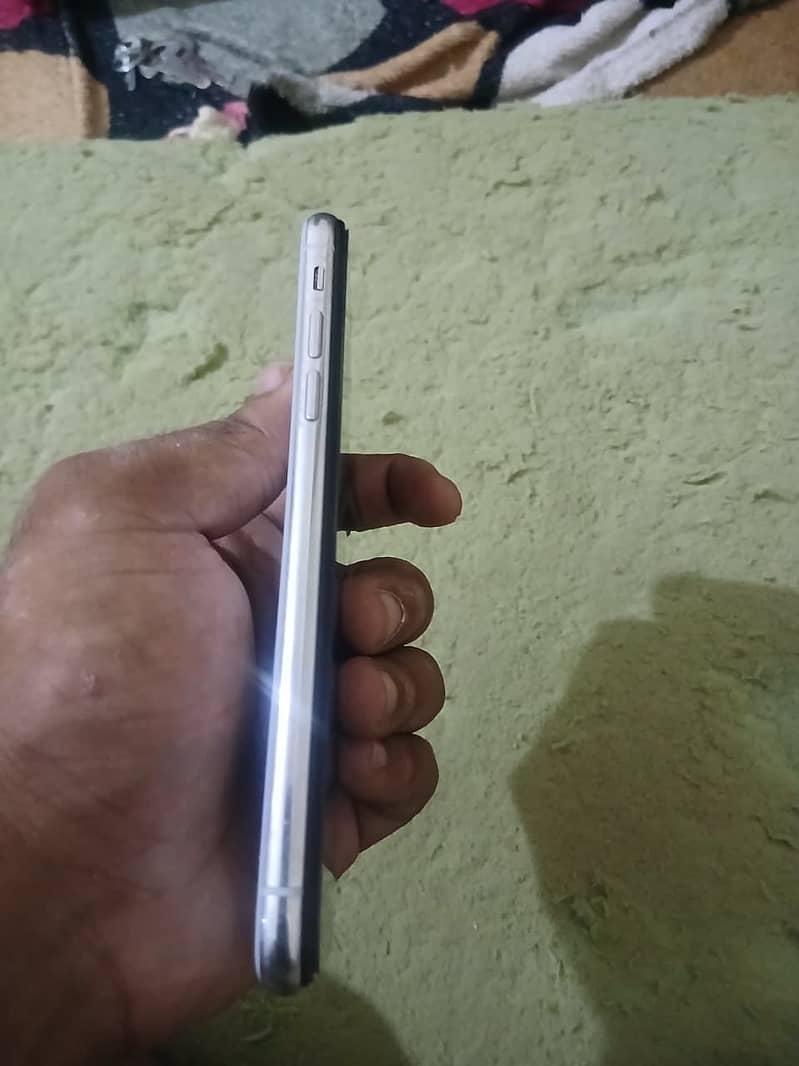 Apple iPhone X 3