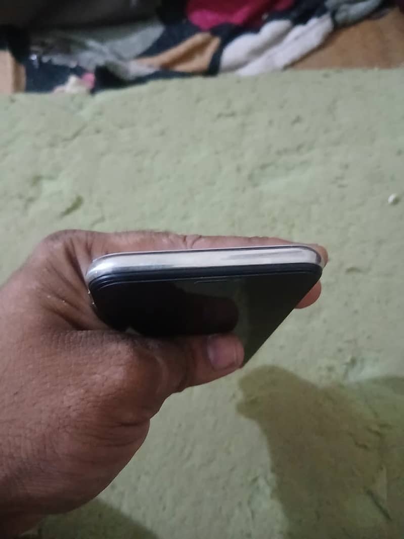 Apple iPhone X 4