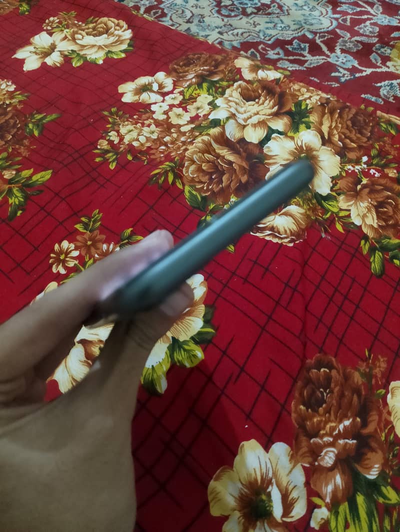Apple iPhone 11 0
