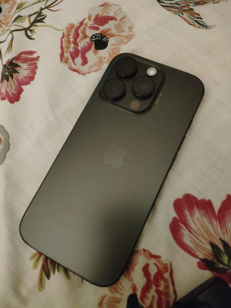 Apple iPhone 16 Pro 0