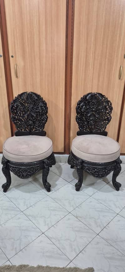 Bedroom Chinioti Chairs with table