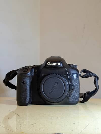 canon EOS 7D kit with orgnl box two lense