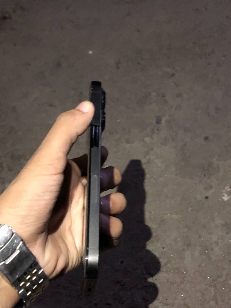 Apple iPhone 13 Pro 4