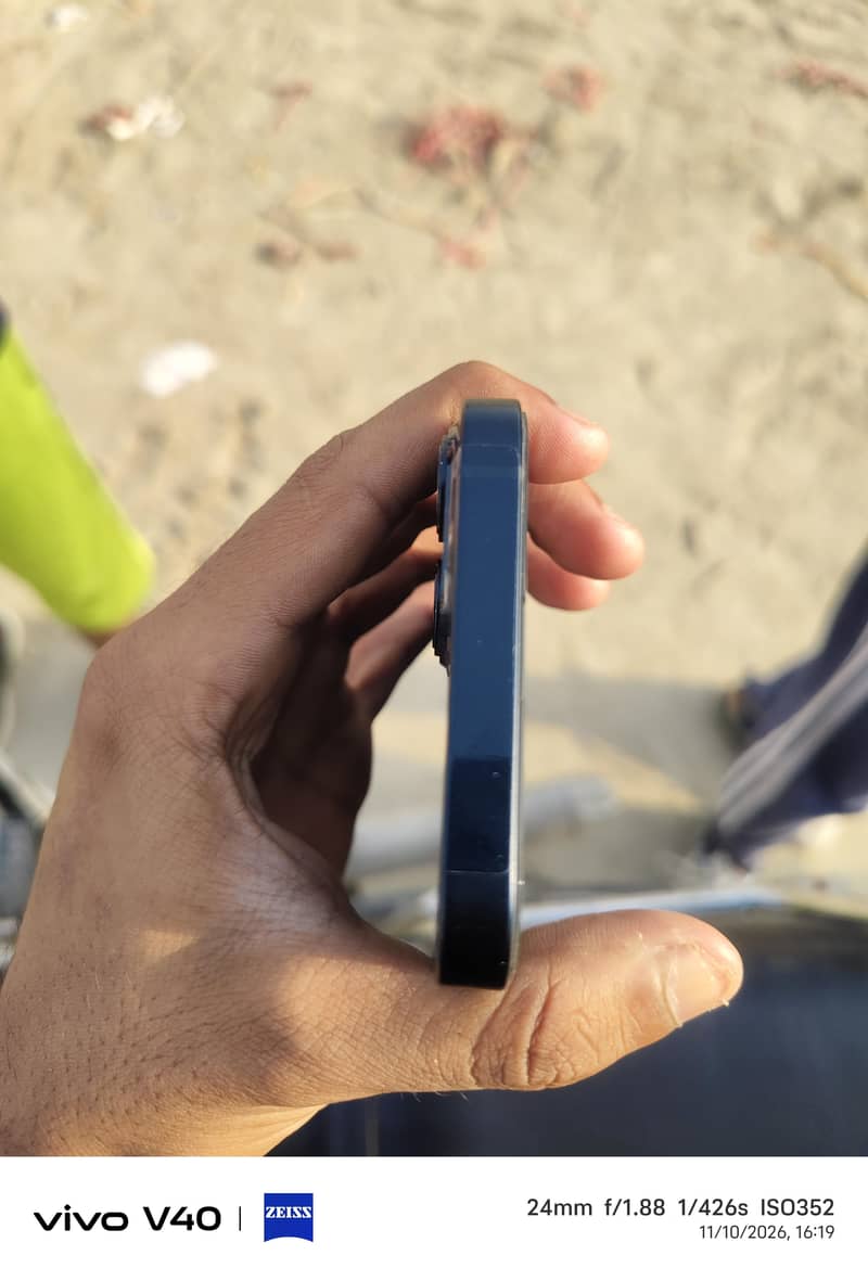 Apple iPhone 13 0