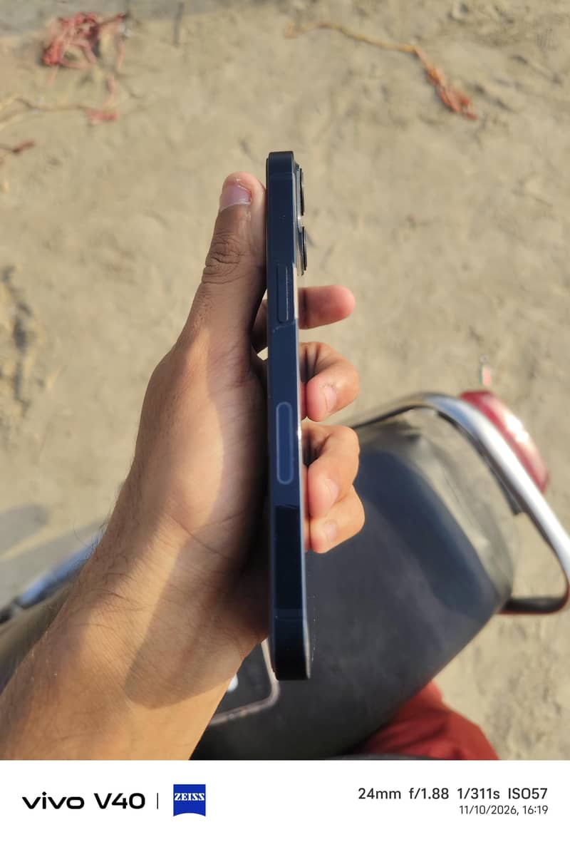 Apple iPhone 13 3