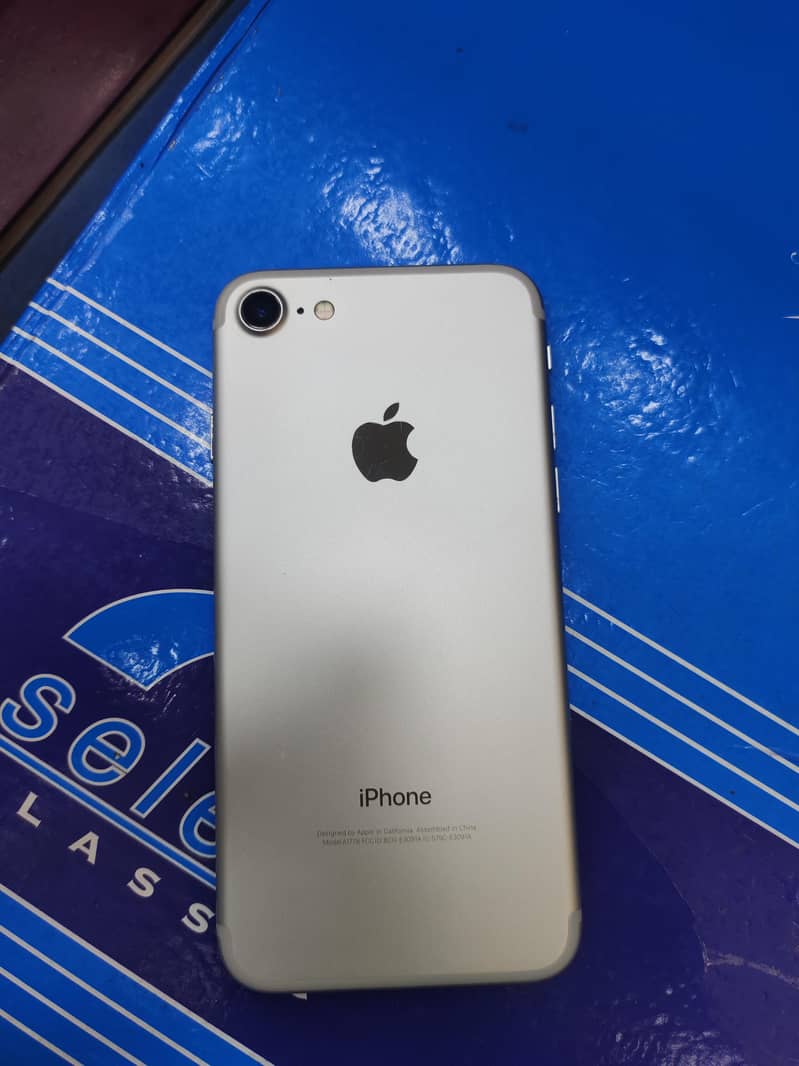 Apple iPhone 7 0