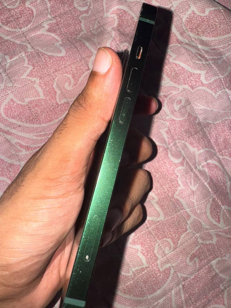 Apple iPhone 13 1