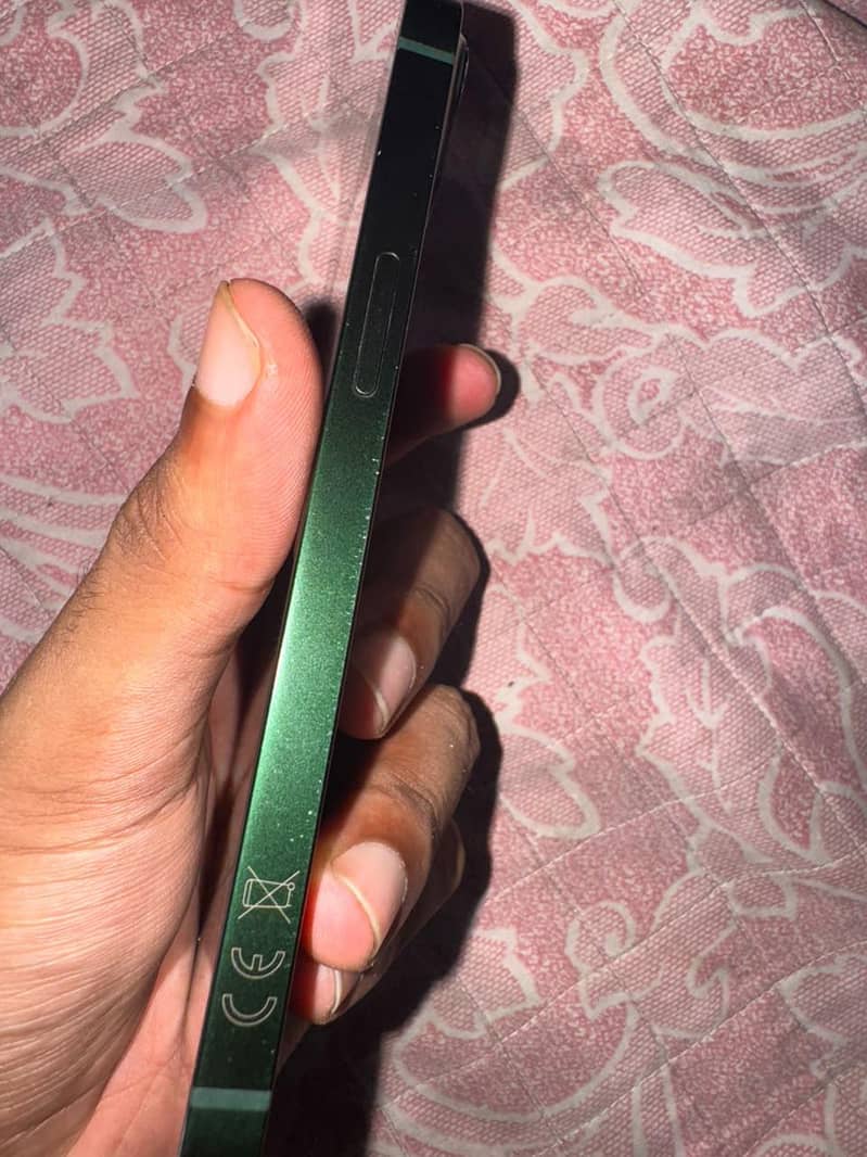 Apple iPhone 13 4