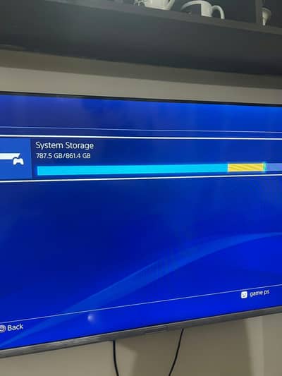Play station 4 pro 1TB, 5 Games available