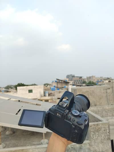nikon d5100 with lense and allaa sseriea mic option flip screen
