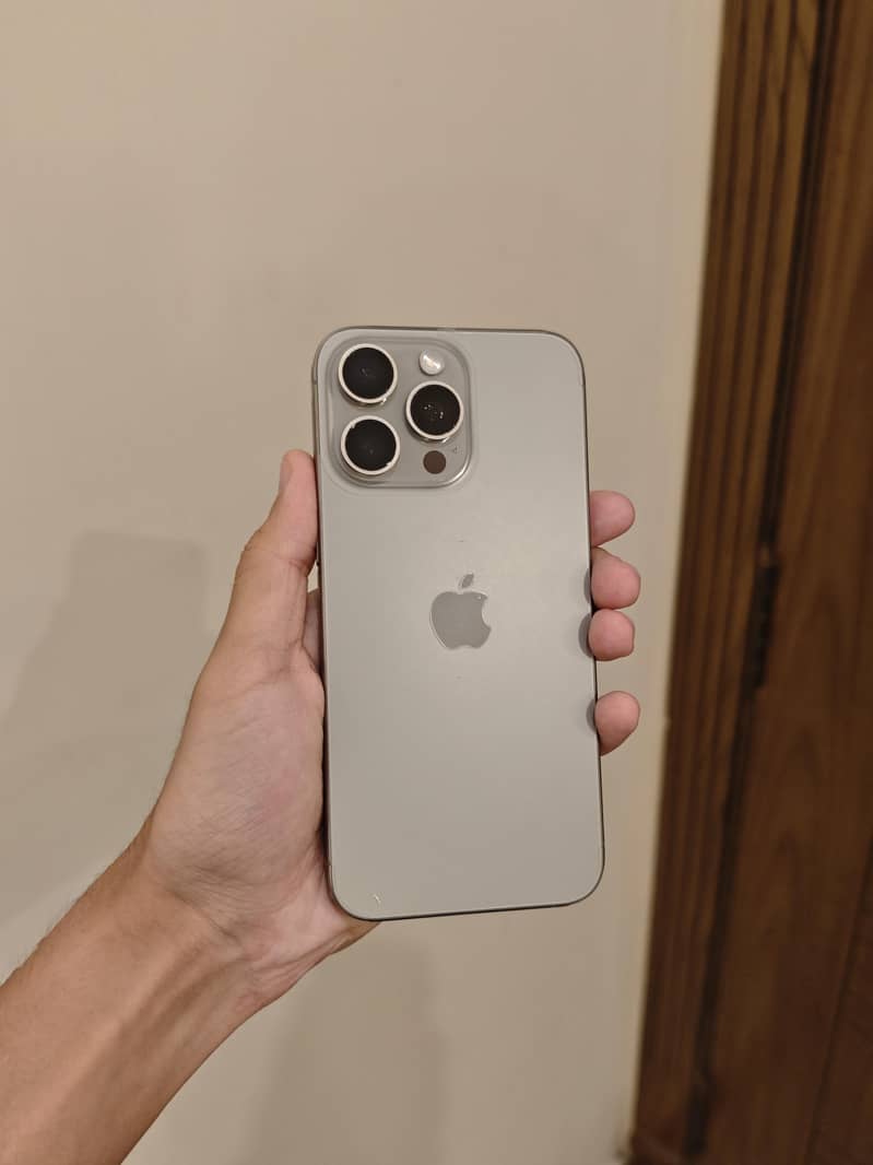 Apple iPhone 15 Pro Max 1