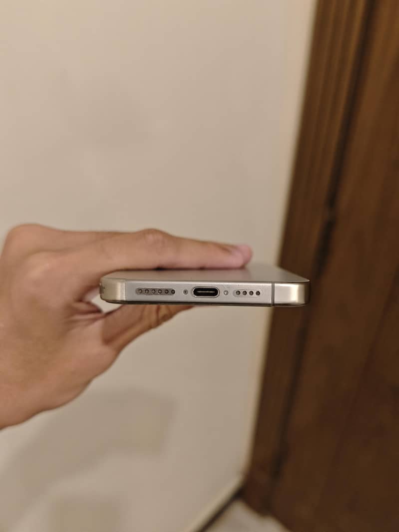 Apple iPhone 15 Pro Max 4