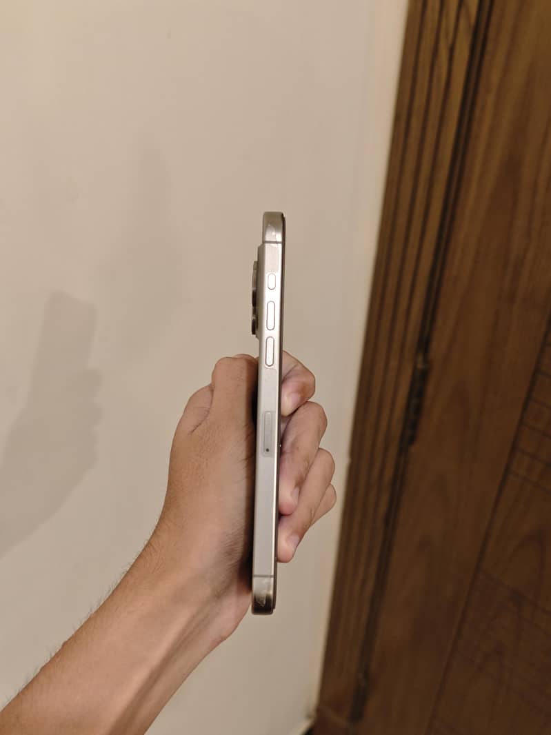 Apple iPhone 15 Pro Max 6
