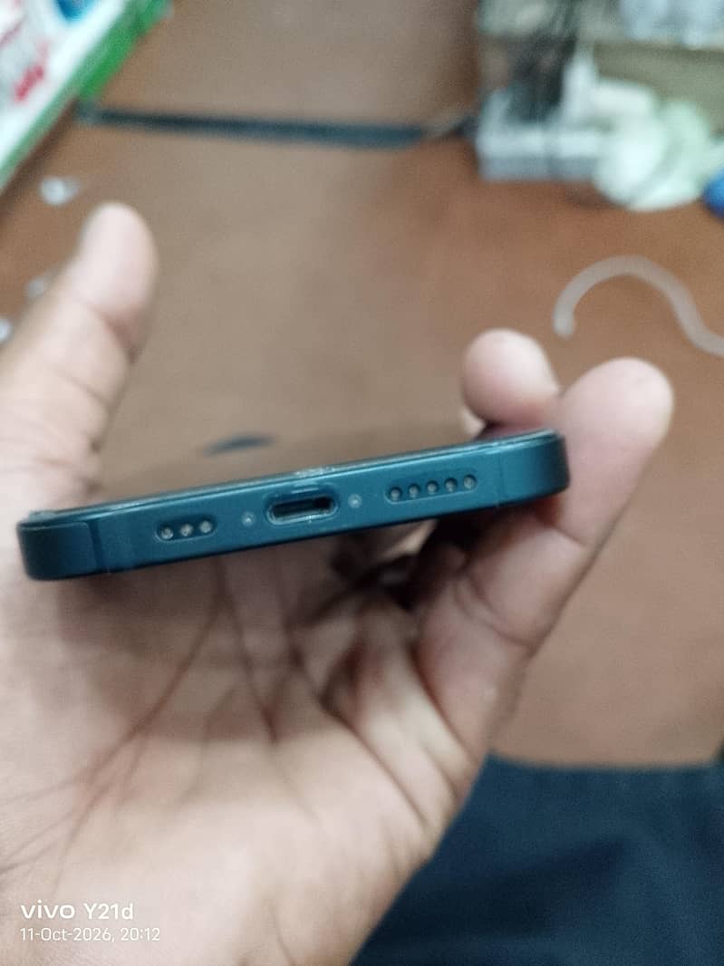 Apple iPhone 13 4