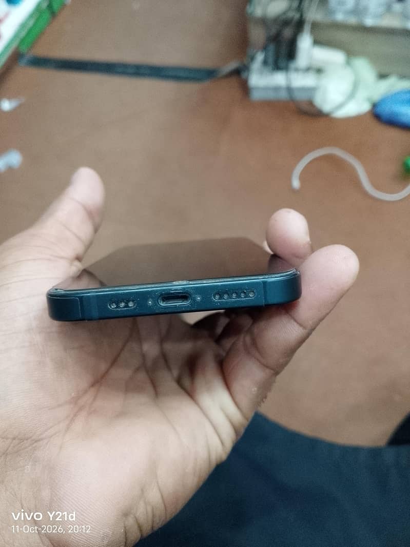 Apple iPhone 13 5