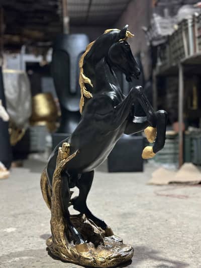 Beautiful Horse Showpiece – Black & Gold / White & Gold