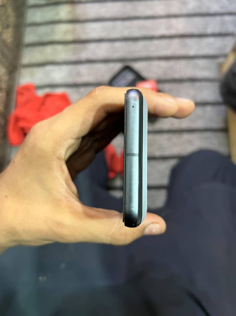 Google Pixel 8 4