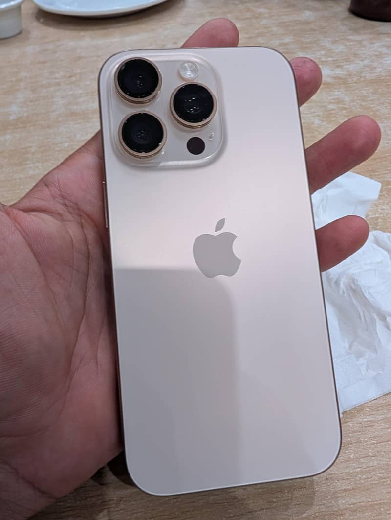 Apple iPhone 16 Pro 0