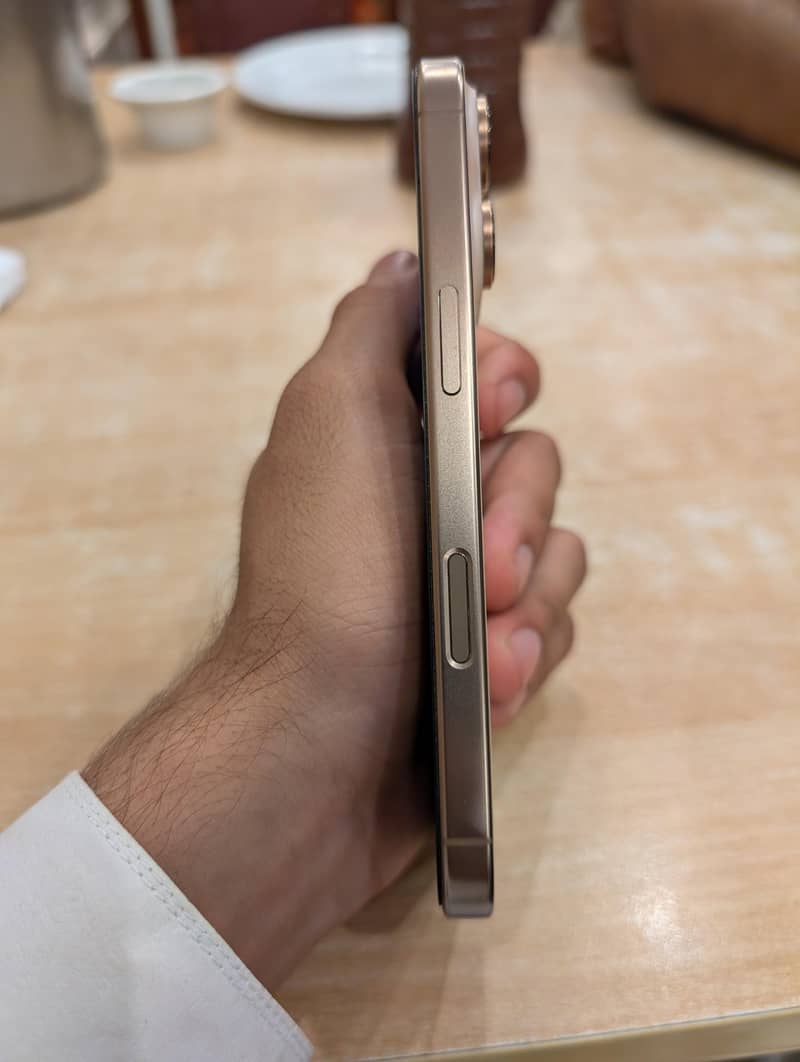 Apple iPhone 16 Pro 2