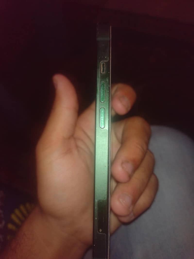 Apple iPhone 13 2