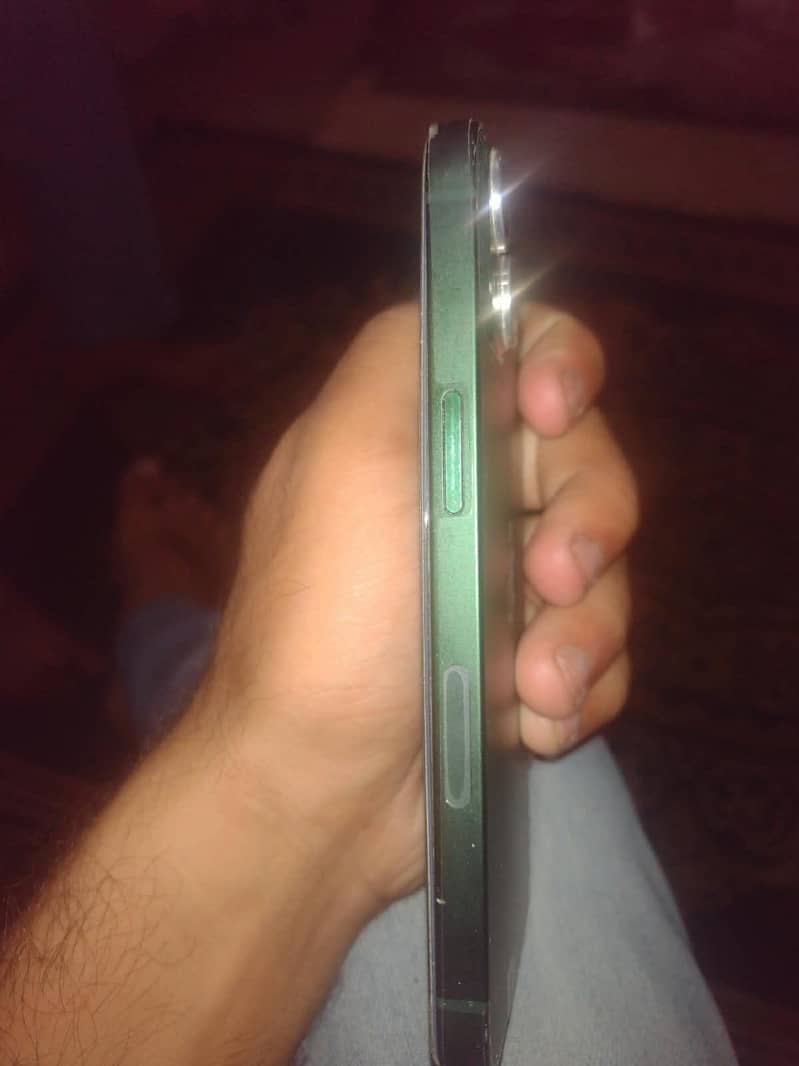 Apple iPhone 13 4
