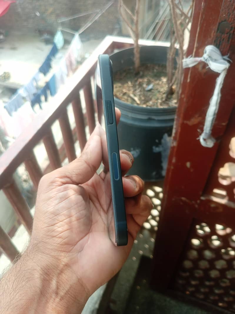 Apple iPhone 13 7