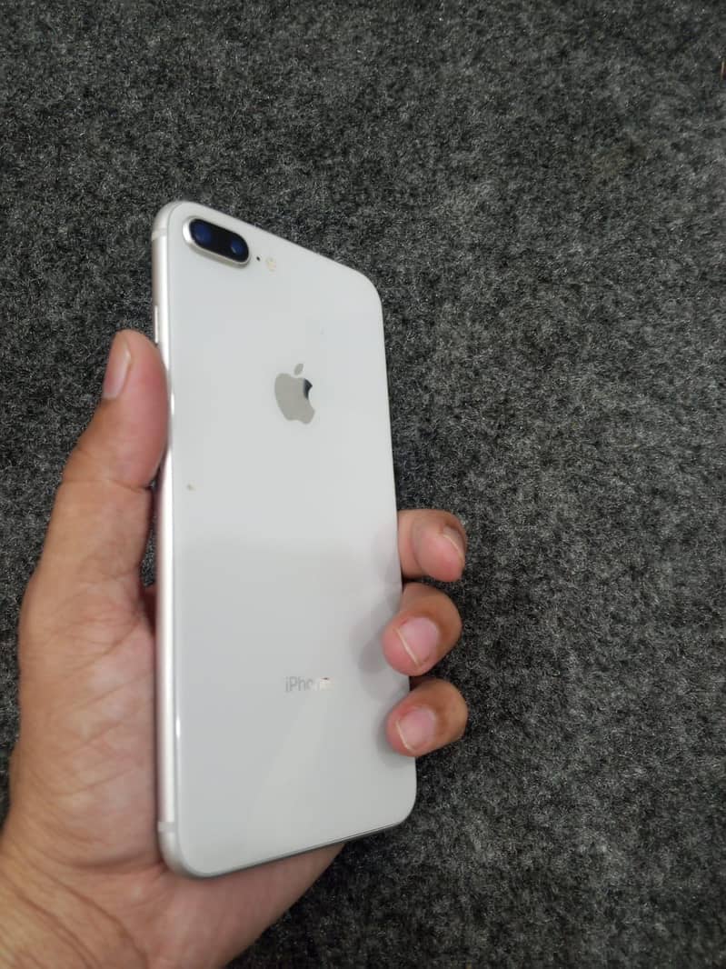 Apple iPhone 8 Plus 5
