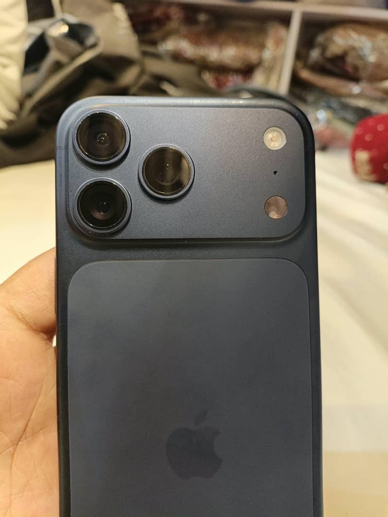 Apple iPhone 17 Pro Max 1