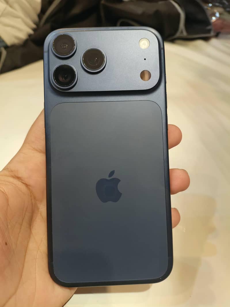 Apple iPhone 17 Pro Max 3