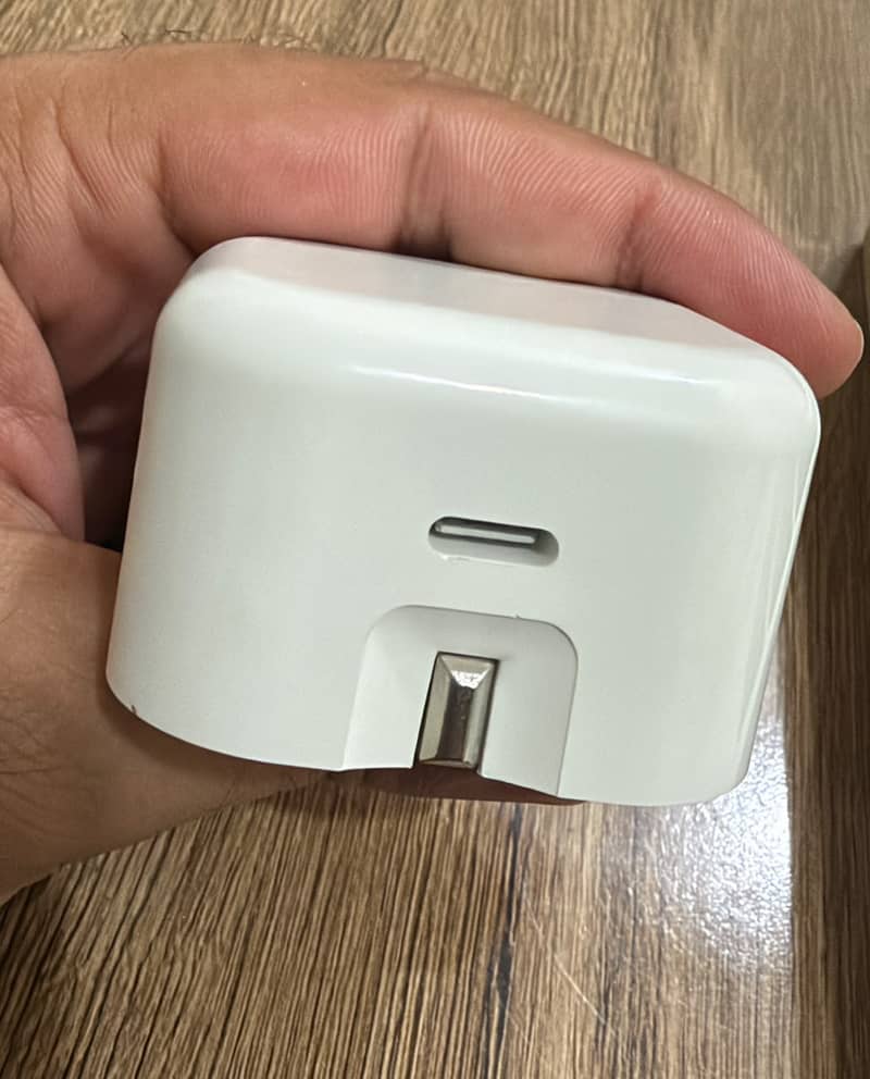 Apple iphone Adapter and Cable 1