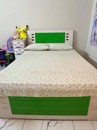 Kids Bed and Dressing Table for Sale - Deco paint
